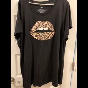 🏖TORRID SLIM FIT TEE